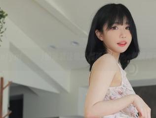 哦，Addielyn(에디린)的泳装让墙纸都感到嫉妒，得换高清壁纸了！