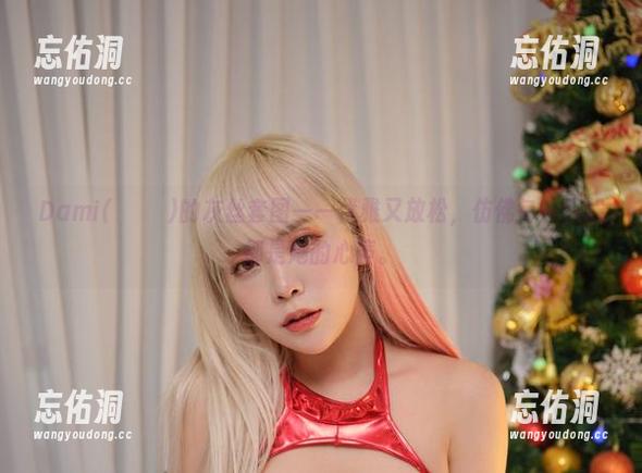 Dami(퀸다미)的灰丝套图——优雅又放松，仿佛每一根线都是她的心声。