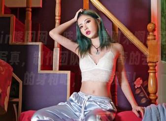 Feilin嗲囡囡 – 哇，就是阿朱啊的这组连衣裙写真，制作团队也是出奇的会pick人的身材吧，默默羡慕！