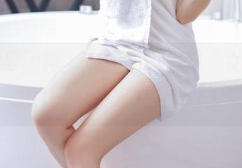 GIRLT果团网 – 在原图中偷瞄“女友”，甜Abby的火力全开了！