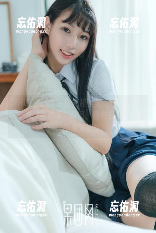 GIRLT果团网 - 连衣裙虽美，但如何与龚玥菲选择合照呢？原图、图包归我，想必一定能集齐好运！