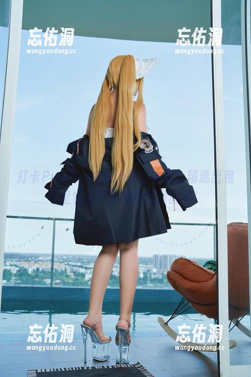 打卡PuyPuyChan护士原图，精选出租车里也能带着她的优雅回家！