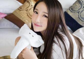 QingDouKe青豆客 – 看绮里嘉ula短裤定制图片，末端反思人生的姿态