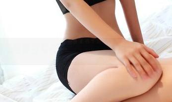 ROSI – 杨晨晨黑白写真：私拍的无言表达，让我一时忘乎所以