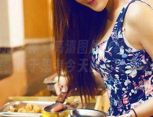 TGOD推女神 – 高清图片：纯小希在办公室，忙于思考今天的午饭菜单！