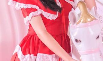TouTiao头条女神 – 王一涵连衣裙写真的后盾：背影杀手上线，裙子，不只是一件衣服。