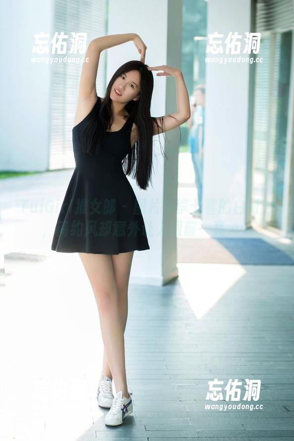TuiGirl推女郎 - 图片中李七喜的白衬衫，简约风却意外让人眼前一亮……