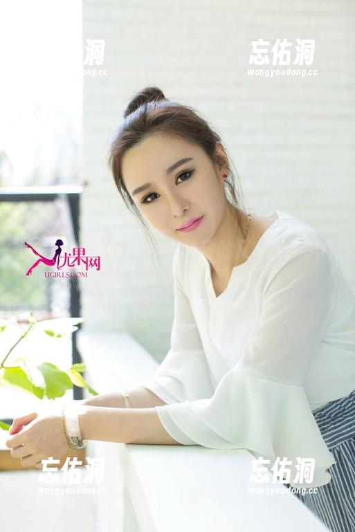UGirls尤果网 - 免费资源的又一波：于梓馨用纯白营造的清新氛围。