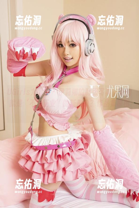 UGirls尤果网 - 伊莉娜的制服写真，说的就是‘不务正业’的新形象？作品集原图一探究竟！