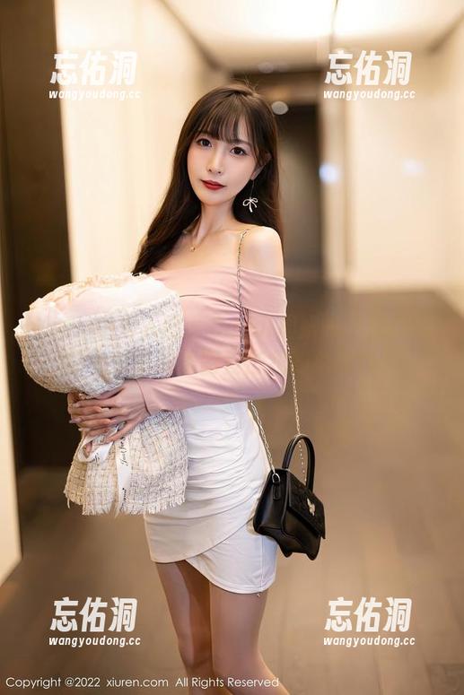 Xiuren秀人网 - Carol周妍希：你见过戴上眼镜的美图直击我的心窗吗？