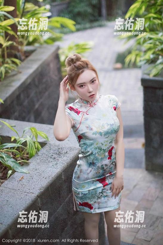 Xiuren秀人网 - 短裙再加小泡芙winna，图包里的趣事唾手可得