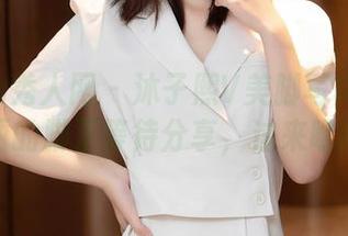 Xiuren秀人网 – 沐子熙V美脚写真集：一双美丽的脚正等待分享，过来瞧瞧吧！