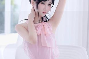 Xiuren秀人网 – 甜佳佳的高清泳池写真，惹人耳目，是不是该考虑换个泳衣了呢？