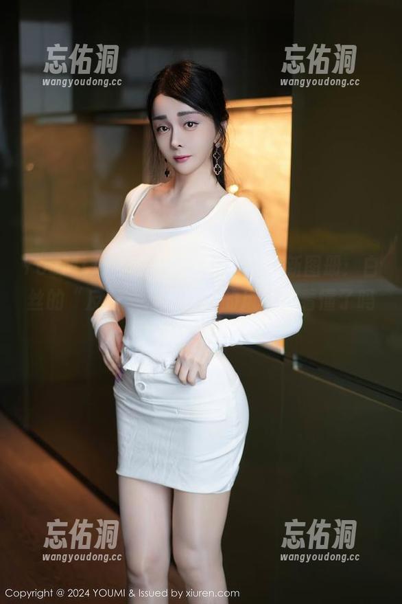 YouMi尤蜜荟 - 不柠bling最新图册：白丝的“反叛”，不一样的风格你看懂了吗？
