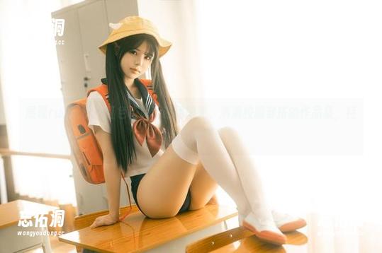 展现rua阮阮的红色校服和课间阳光，满满校服穿搭的作品集，特别适合秀恩爱吧？