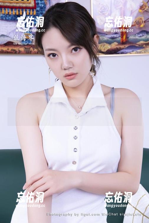 丽柜 - 潼潼和她的制服艺术，私房美图值得慢慢品味！