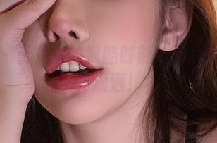 微密圈 – 于芷晴的飒酷时刻：图片中的不羁和潇洒！