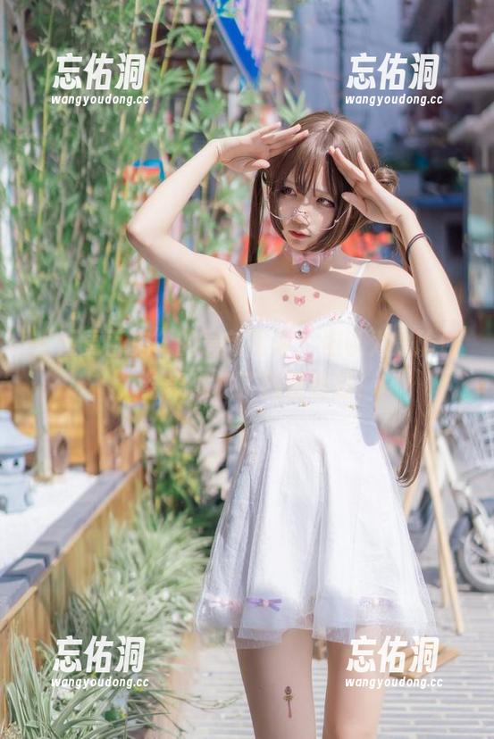 “五更百鬼”的最新写真，你以为是瑜伽，结果像极了搞怪舞蹈！