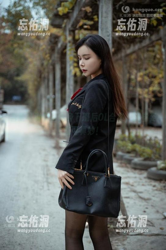 当亚马逊鲶鱼化身下班后OL合集，这些姿态可真妙！