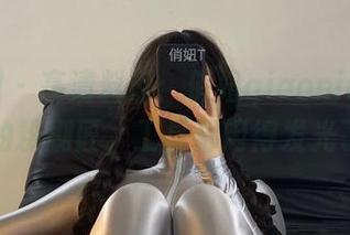 微密圈 – 高清料理：俏妞qiaoniuTT和她的粉刷匠，工具都闲得发光了。