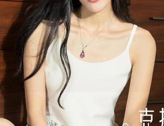 克拉女神 – 反正自从瑞莎的内衣写真发布后，壁纸我都不想用了。