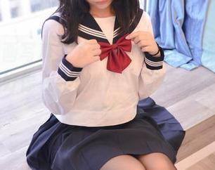 兔玩映画写真：下课后趴桌子，那个恍惚的感觉好像在我们心里永远存在，勿忘下载哦。
