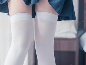 兔玩映画粉色过膝袜，高画质之下还有星星点点的细节在闪烁…
