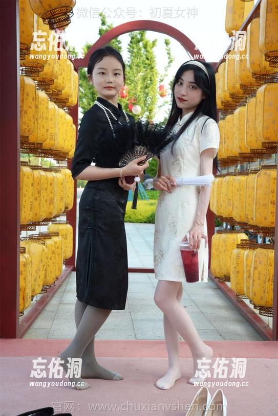 初夏女神 - 看柒柒穿的这条连衣裙，真想说，原图是魔法吧，套图太会撩了！