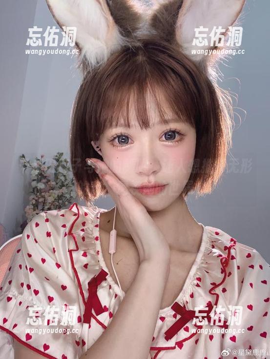 千反田鹿子与她的制服，让人想推开无形的窗，透视她的世界