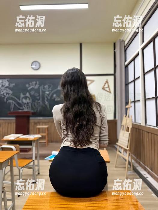 微密圈 - 可可西yyy黑白传送门：高清美图开启，晕眩中的脑海回响！