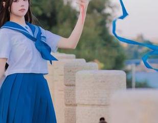 咬人小小兔，一组白裙作品，让人久久不能忘却。