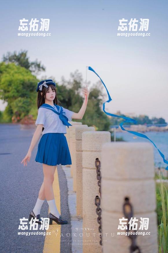 咬人小小兔，一组白裙作品，让人久久不能忘却。