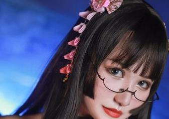 嗨，来瞧瞧夏鸽鸽不想起床的双人图集，她们的互动看着比我和我室友还要有趣！