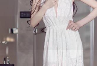 头条女神 – 观看间，我的心早已被JennyR的套装深深抓住。