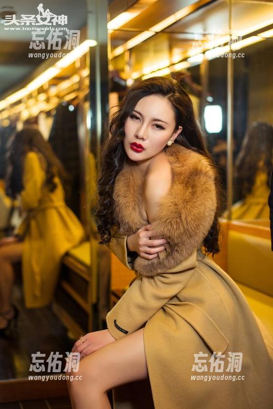 头条女神 - 小晴子的泳池好时光–高清图库带你入水吧！
