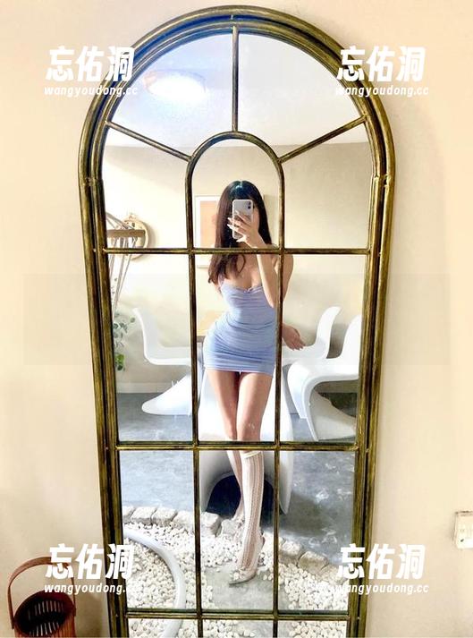 微密圈 - 小猫咪ck：这毛衣写真更新的真的不让人好好工作，心思全在这里了！