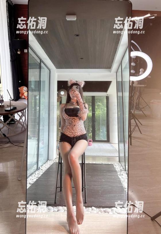微密圈 - 这不是普通合集：小玉吃果冻男友的透视图包，谁敢说不惊艳？