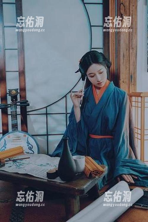 年年Nnian的短裤T恤，图库里亮眼到让人想一探究竟