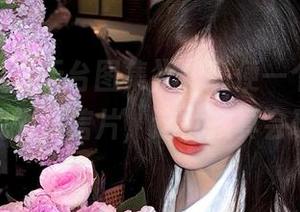 怡子yiii《天台图集》：随便一个角度都能成为明信片，这女孩真会玩。