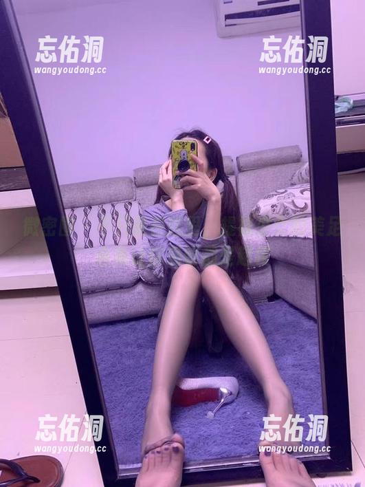 微密圈 - 不只是在这里，提袜少女的美足合集让你满眼都是超模