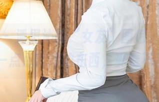 星颜社 – 潘思沁的“女友”图包，图中好像有一点点微妙的东西，真看不出来…
