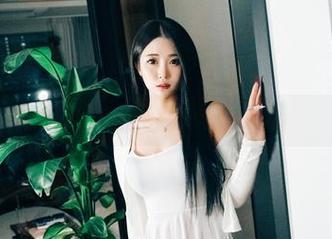 双人壁纸大战：普美(bomi)和PEEKCLOUD在圣诞争风头！