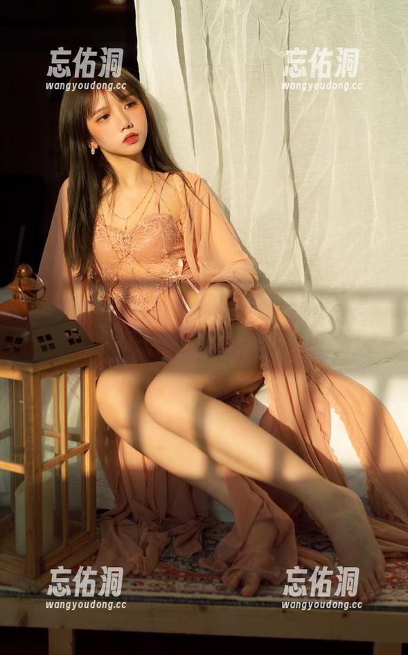 套图展示：果咩酱和她的白蕾丝情缘，连我都忍不住想要那款衣服！！
