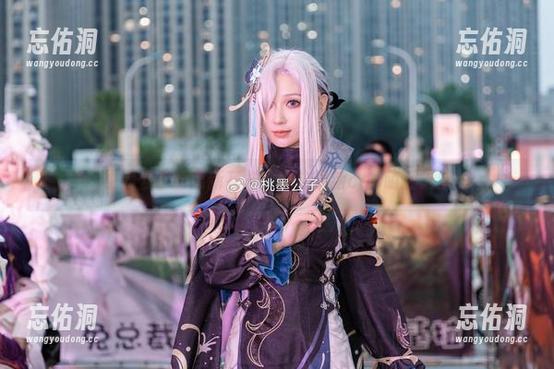 桃墨公子扮出新花样，窗边最新cos萌翻天！