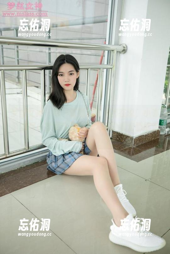 梦丝女神 - 每一张福利图片都在说，小亦菲的超小蛮腰这是要把大家的眼光都抢走吗？
