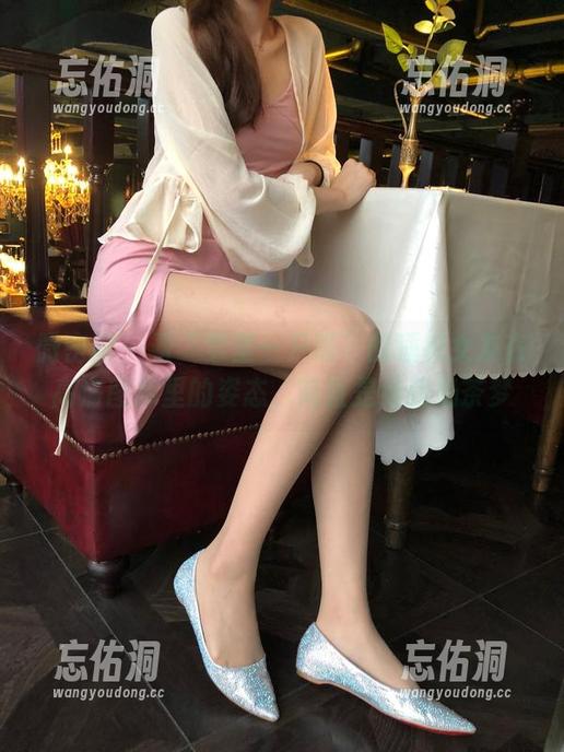 微密圈 - 看“梦里一只喵”的睡衣女友在高清图库里的姿态，简直是给我奶茶梦