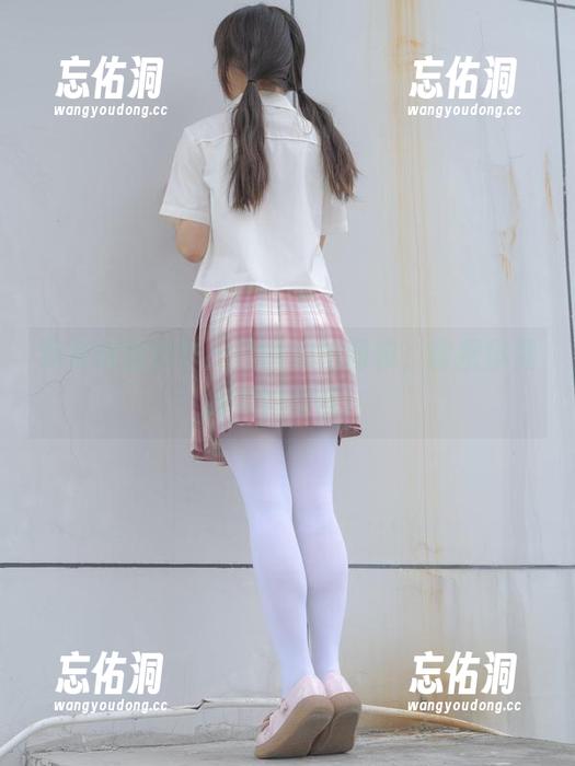 森萝财团新作：白丝私拍图集，能把你晃得眼花缭乱！