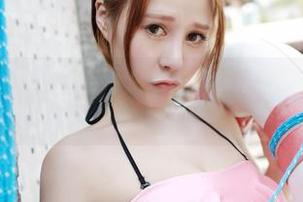 模范学院 – Evelyn艾莉的最新白丝作品，谁能想到如此日常却又撩人的搭配？