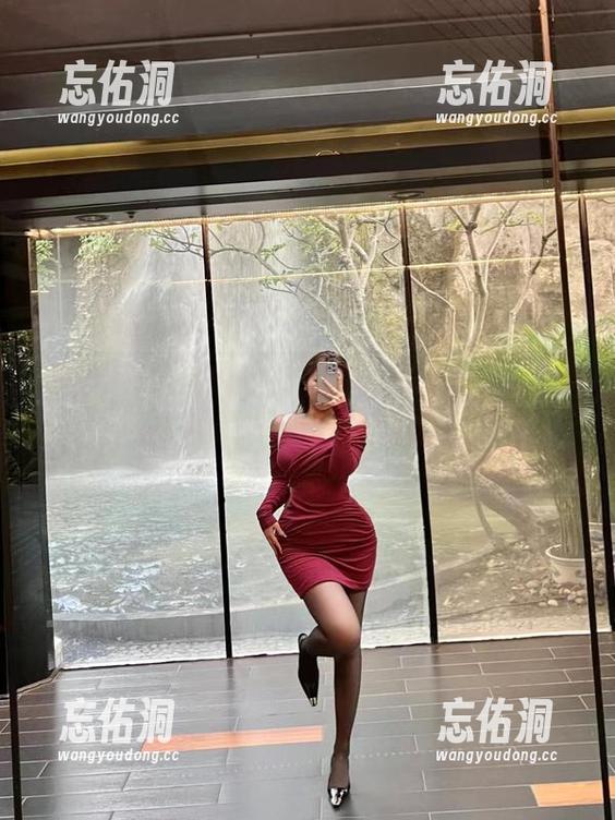 微密圈 - 潜入洁己u的露天泳池，高清套图满满都是清爽的诱惑！