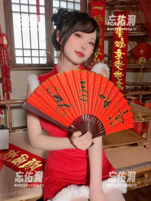 清水由乃的身影，总让人目不转睛，大凤花嫁的造型，就像是梦里的轻浮而已。